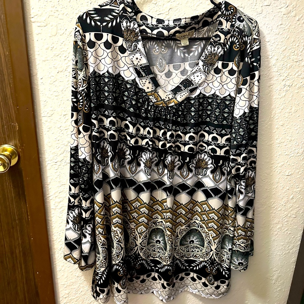 EUC One World Let Live women’s plus size top